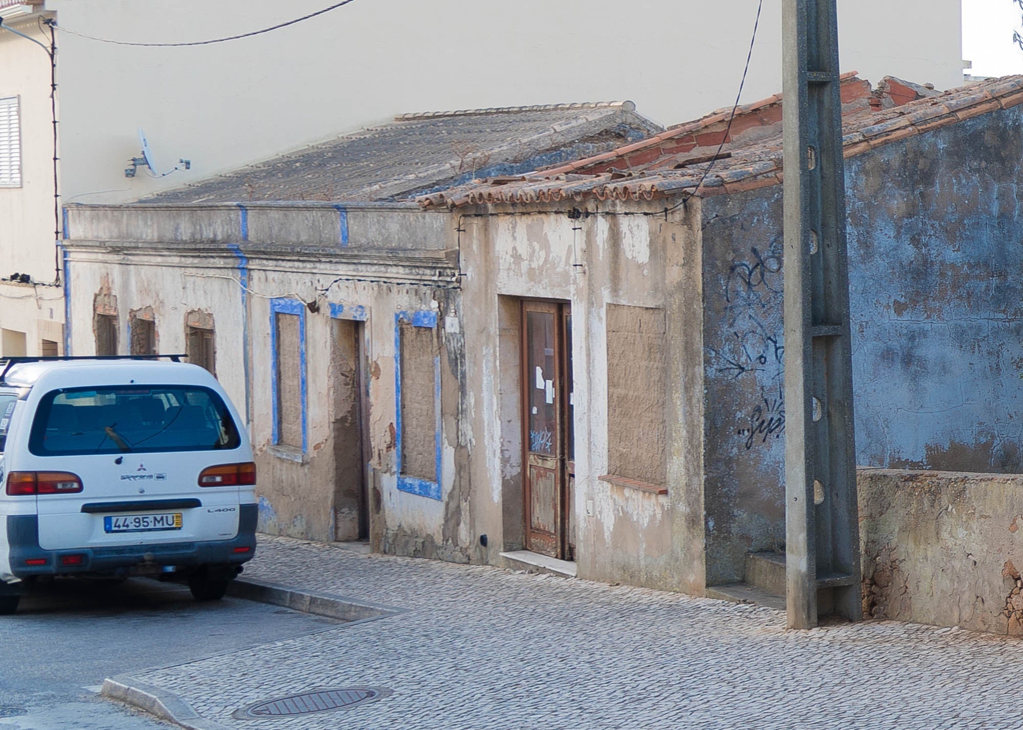 Decadent Doors and Sprawling Shores: The Wonder That Is Portuguese Architecture