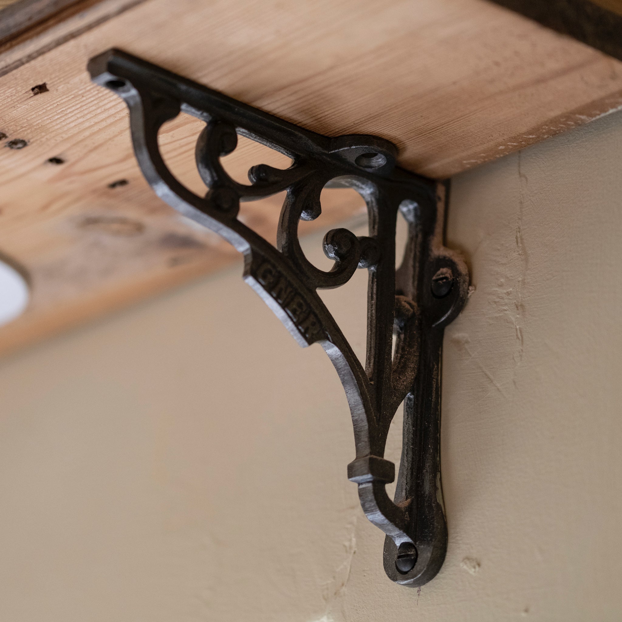 GNER Shelf Bracket