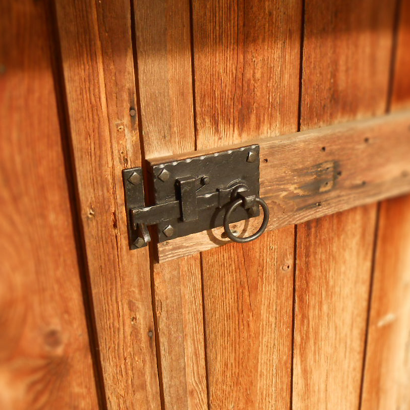 Cottage Latches: Left Hand Or Right Hand?