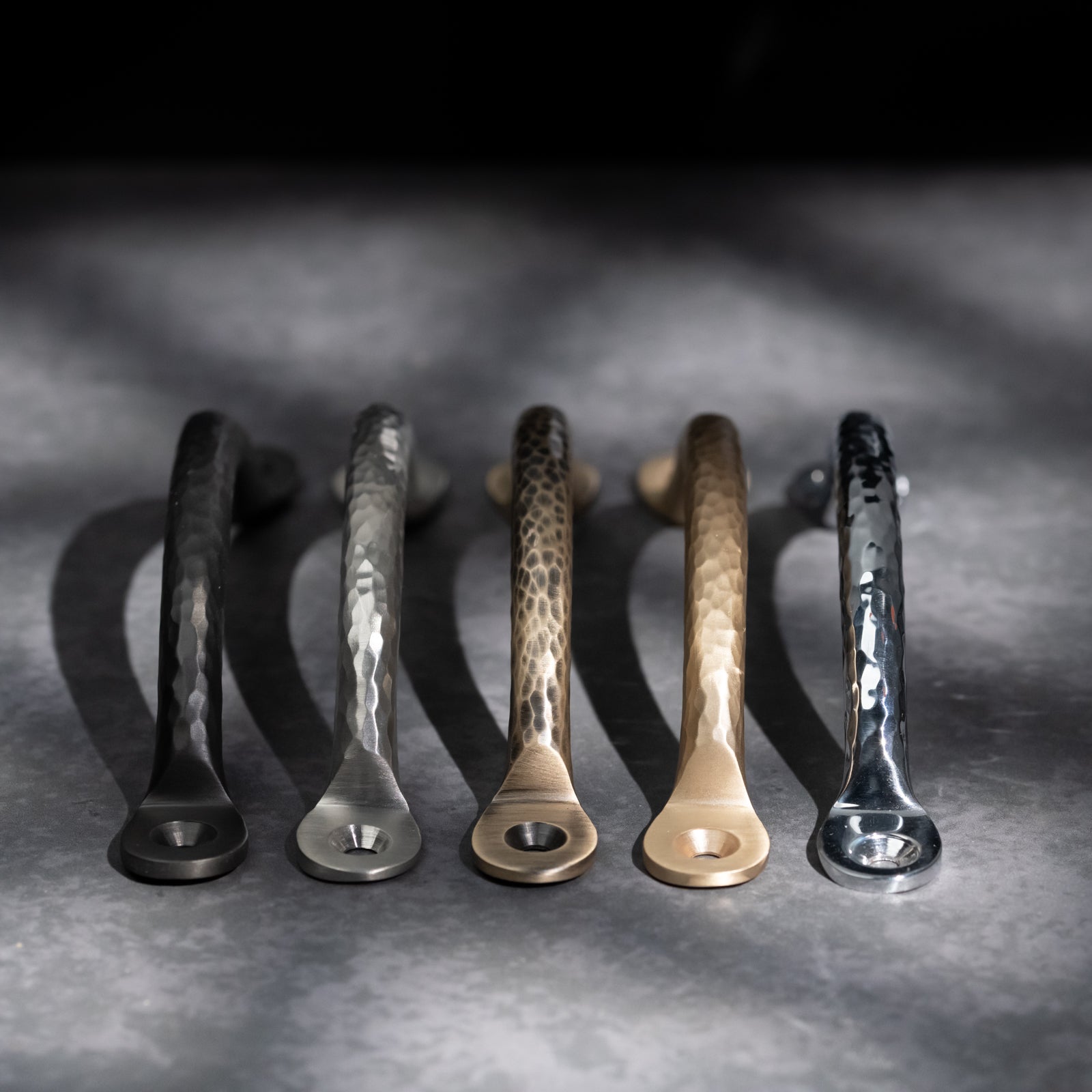 Hammered bow handle in antique brass finish