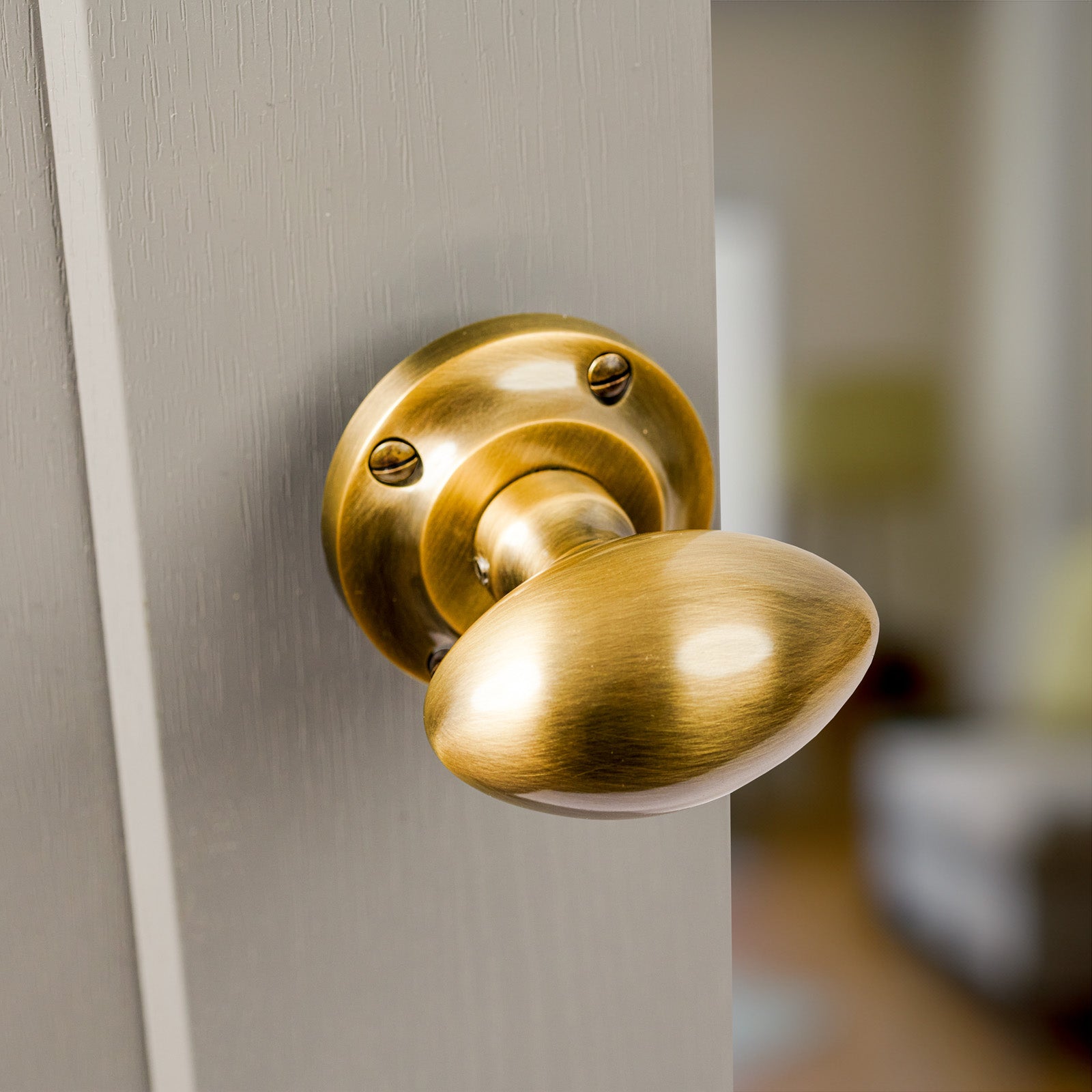 SHOW Moody Image of Suffolk Oval Door Knob on Rose