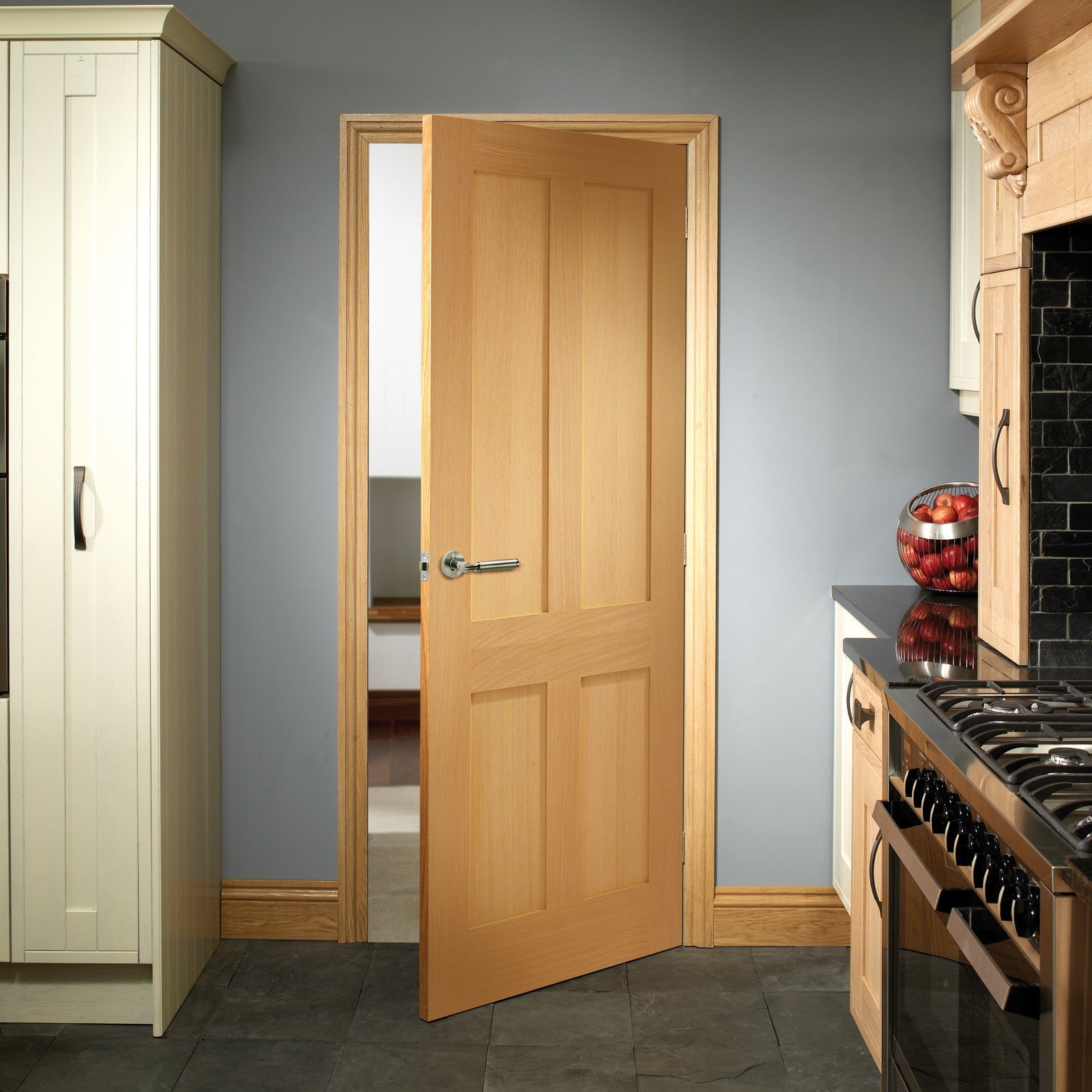 SHOW Internal Oak Victorian Shaker lifestyle