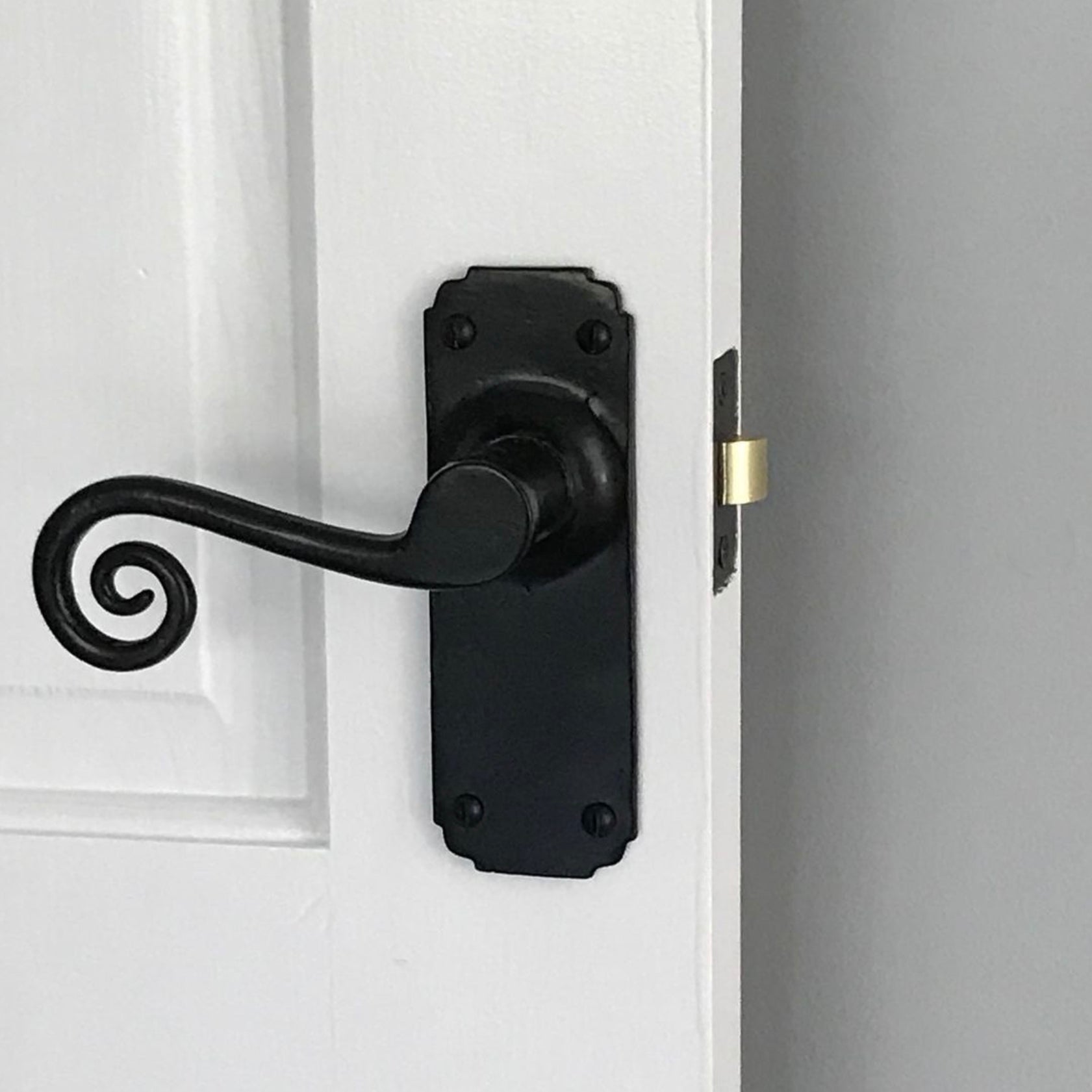 Monkey Tail Lever Handles Black SHOW