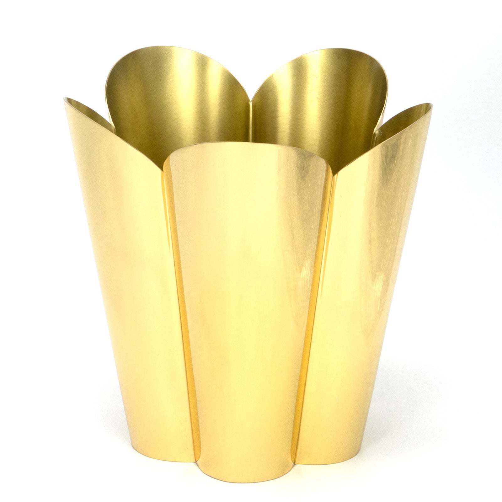 Large Flora Pot in Smooth Brass