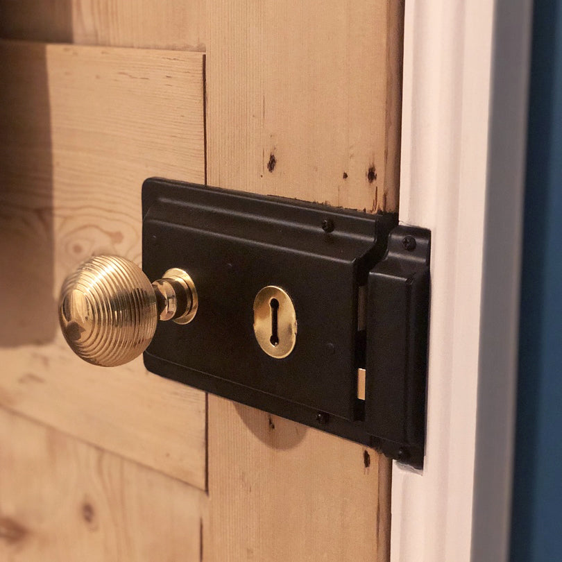 Classic Rim Lock & Brass Beehive Door Knob Set SHOW
