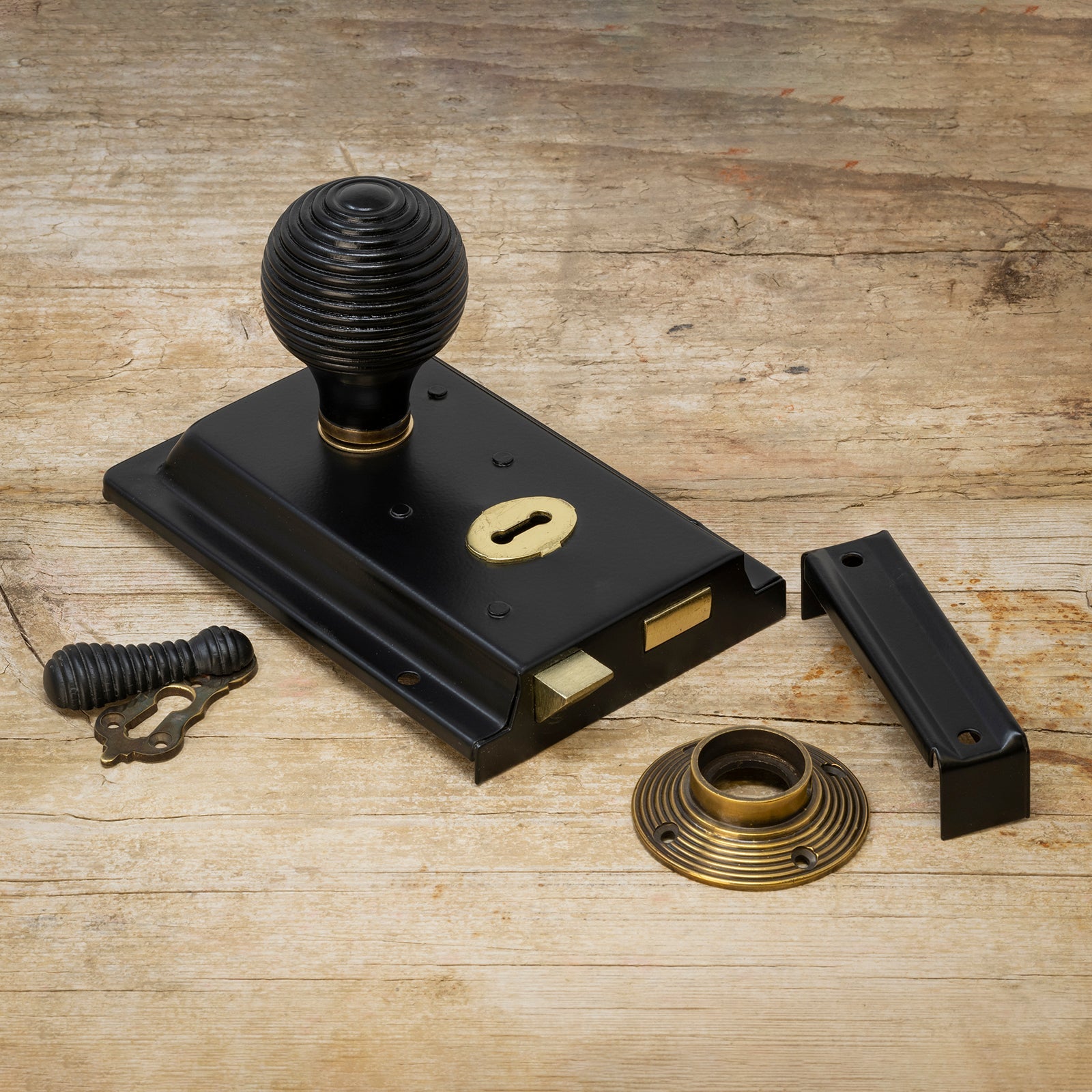 Classic Rim lock & wooden knob sets SHOW