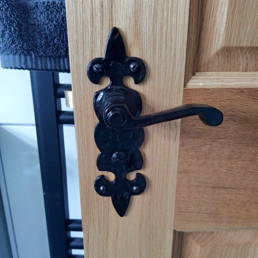 Fleur De Lis Lever Handles Black SHOW