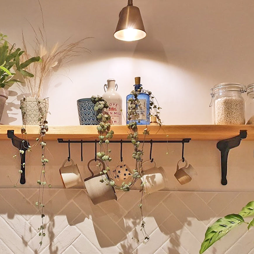 Kitchen shelf with large scaffold black shelf bracket SHOW